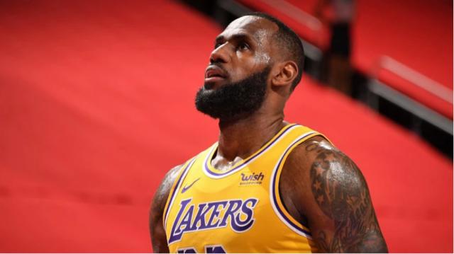 NBA裁判官推向湖人道歉 詹姆斯调侃塔图姆：好盖帽