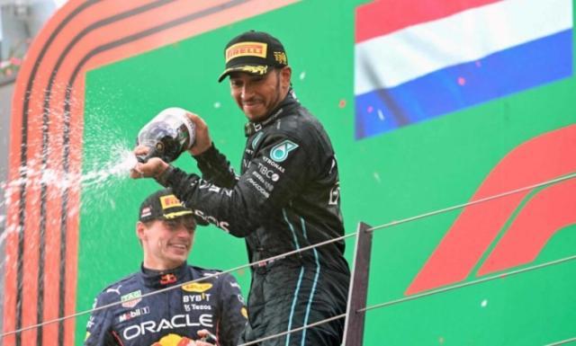 “300场俱乐部”增员 汉密尔顿里程碑之战登领奖台