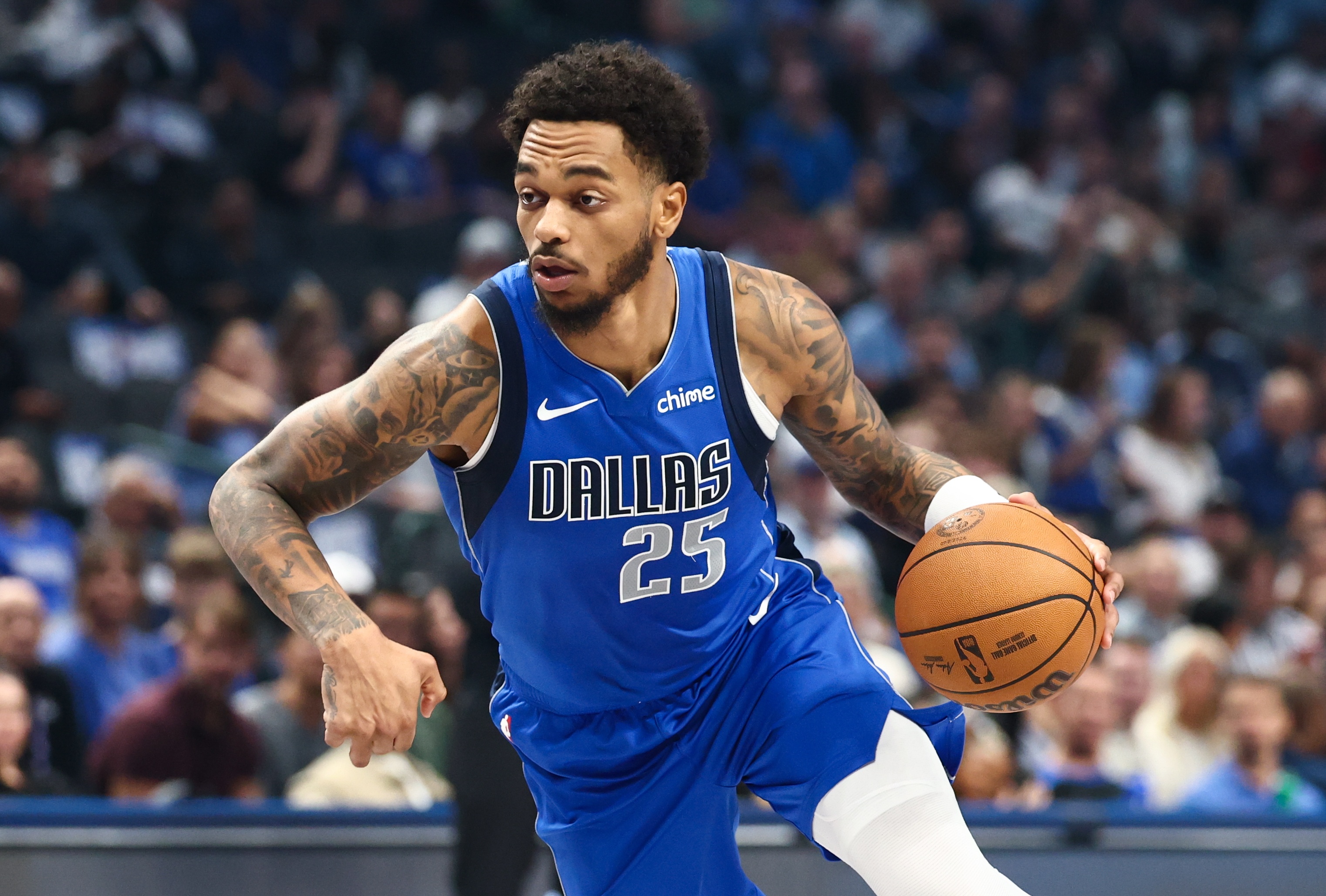 开云网页-PJ·华盛顿谈打中锋得20分：队友们的传球太好了 让我能轻松出手