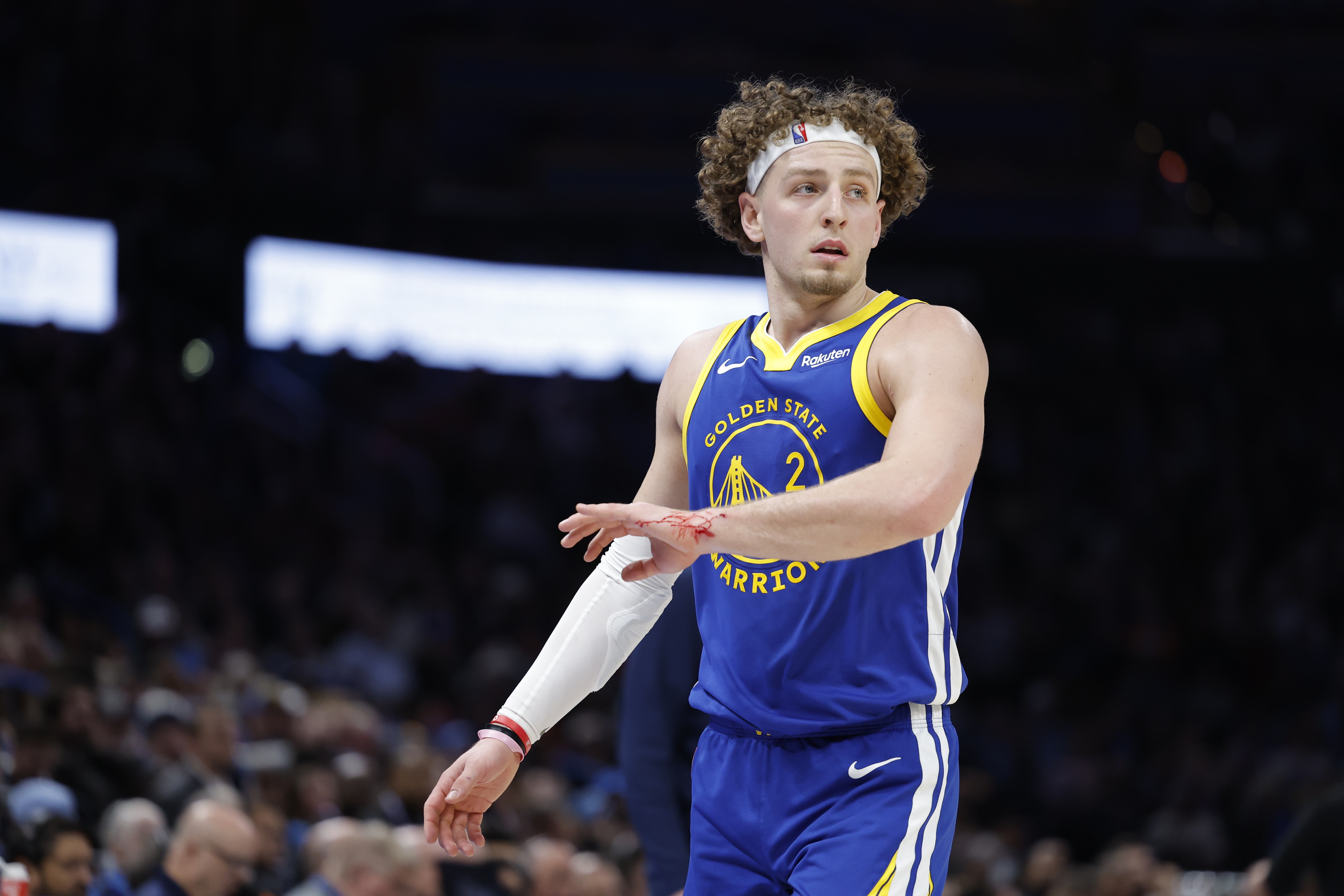 开云官方网站首页-库里：波杰姆斯基非常独特且很全能 总能在关键时为球队带来胜利